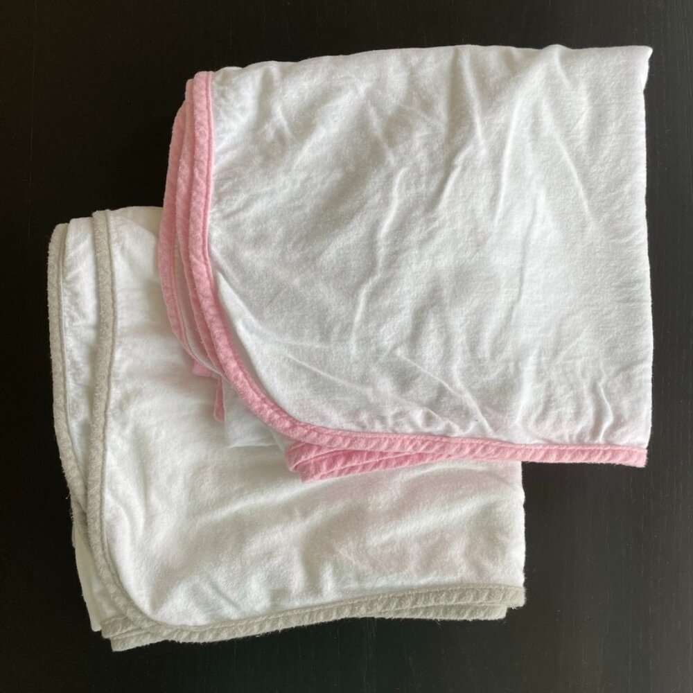 "Moms on Call" Swaddles, pack of 2